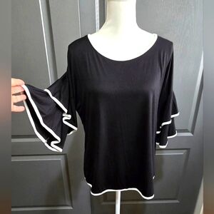 Cable & Gauge Black Top with Ruffle White Accent Sleeves. Size: L